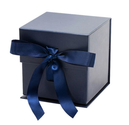 Kotak Kemasan Karton Ramah Lingkungan Kotak Hadiah Penutupan Magnetik Lipat Dengan Pita